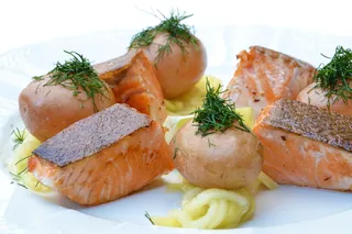 炸三文鱼菜，三文鱼，食物，南瓜，美食，餐，晚餐，盘子