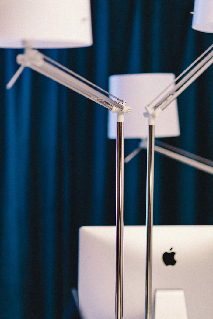 办公室白灯特写图