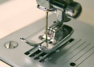 灰色，金属缝纫机，缝纫机，缝纫，缝纫，机器，针，工作