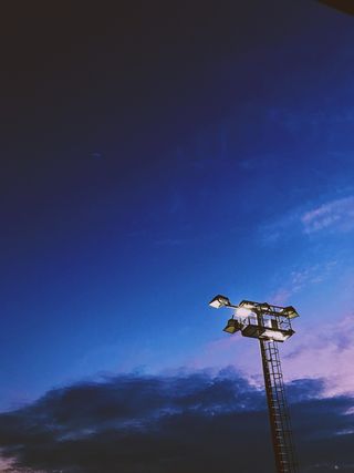 蓝天下的灯塔