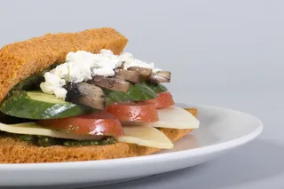 潘尼尼，蔬菜，山羊奶酪，有机，盘子，食物，食物和饮料，摄影棚拍摄