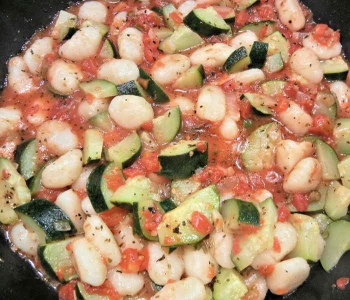 gnocchi、番茄、西葫芦、水牛马苏里拉、食品、食品和饮料、健康饮食、新鲜度