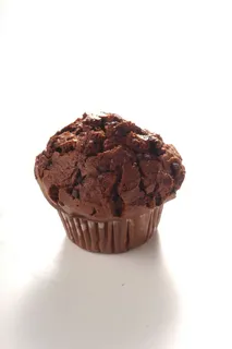 巧克力、松饼、纸杯蛋糕、面包房、食品和饮料、甜食、摄影棚拍摄、白色背景 巧克力、松饼、纸杯蛋糕、面包房、食品和饮料、甜食、摄影棚拍摄、白色背景