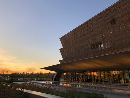 美国，华盛顿，非裔美国人历史和文化国家博物馆，天空，建筑，日落，建筑结构，建筑外观