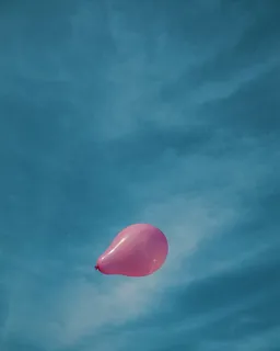 一个粉红色的气球,球,气球,鸡蛋,食物,蔚蓝的天空,大自然,户外 一个粉红色的气球,球,气球,鸡蛋,食物,蔚蓝的天空,大自然,户外