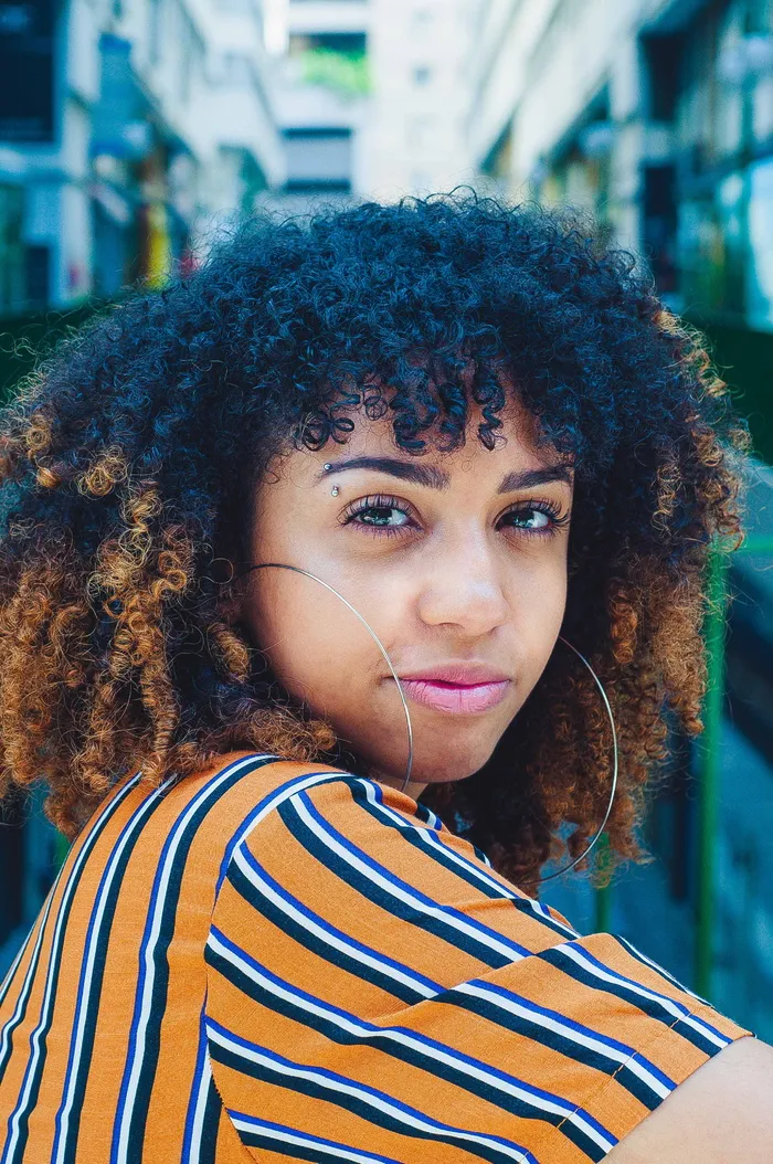 女性选择性聚焦摄影