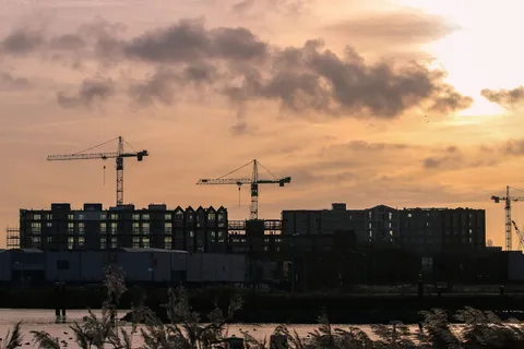 城市,黎明,天空,云,建筑,建筑,施工,施工现场 城市,黎明,天空,云,建筑,建筑,施工,施工现场