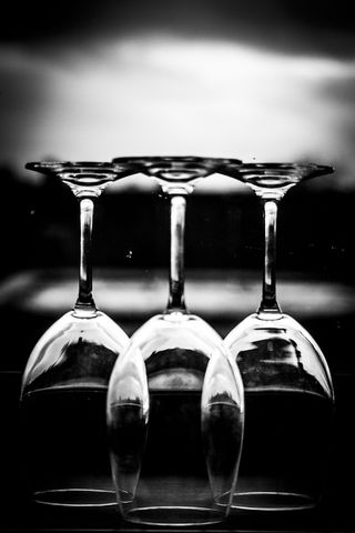 玻璃，酒杯，黑白，天空，玻璃-材质，透明，玻璃，聚焦前景