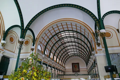 越南西贡胡志明市邮政、埃菲尔铁塔、建筑、名胜、拱门、大厅 越南西贡胡志明市邮政、埃菲尔铁塔、建筑、名胜、拱门、大厅