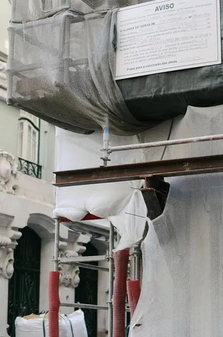 灰色金属脚手架，葡萄牙，建筑，里斯本，建筑，网，建筑，街道