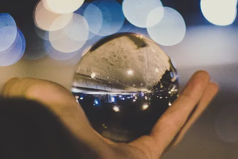 人手上的水晶球 人手上的水晶球