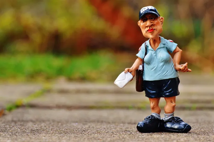 选择性，聚焦照片，男子，手持，邮件雕像，女邮差，公务员，信件