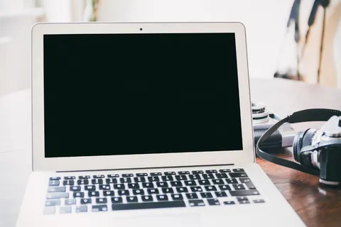 MacBook和老式相机 MacBook和老式相机
