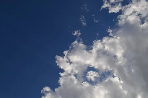 天空,云朵,天气,田野,大气,美丽,蓝色,蓝色的天空 天空,云朵,天气,田野,大气,美丽,蓝色,蓝色的天空