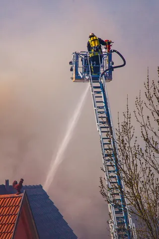 烟雾、火灾、品牌、燃烧、火焰、删除、报警、建筑