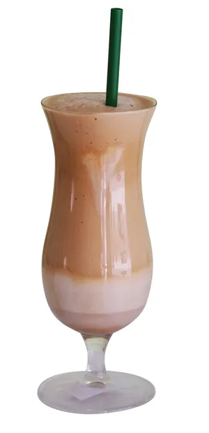 饮料，牛奶，饮料，咖啡，牛奶饮料，切块，酒杯，白色背景