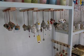 朱家角，古镇，珠宝店，室内，无人，吊挂，大群物品，变幻莫测