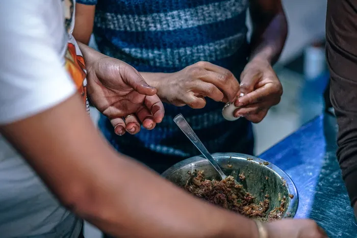 不锈钢碗内的不锈钢勺