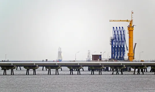 石油钻机、车身、水、石油港口、海桥、输送机、威廉·斯文（wilhelmshaven）、帆船