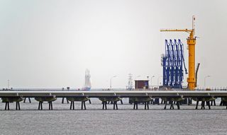 石油钻机、车身、水、石油港口、海桥、输送机、威廉·斯文（wilhelmshaven）、帆船