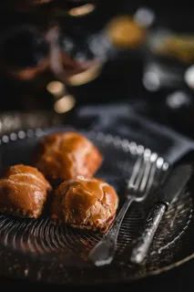 里面有奶油奶酪的甜面包