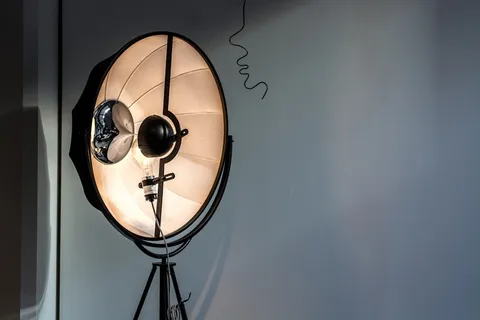 黑色工作室灯亮起 黑色工作室灯亮起