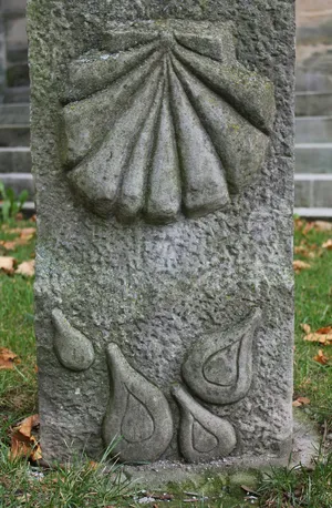采购产品扇贝，纪念石，远足纪念碑，石头，雕塑，坟墓，艺术和工艺，墓地
