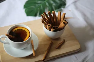 茶杯上的柠檬茶