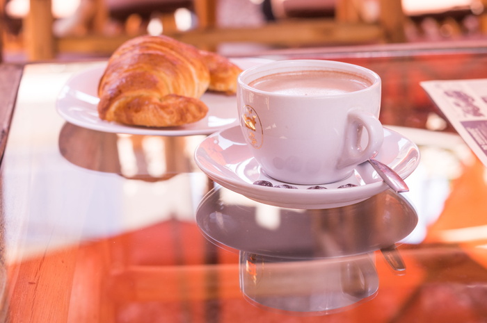 圆形、白色、陶瓷、茶杯、茶碟、热巧克力、早餐、饮料