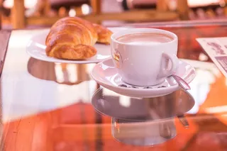 圆形、白色、陶瓷、茶杯、茶碟、热巧克力、早餐、饮料