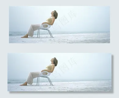 沙滩椅子上的美女