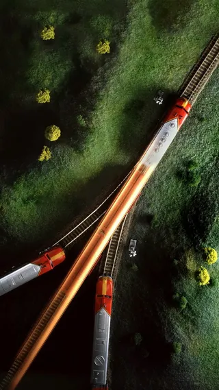 轨道上的火车高清摄影图片