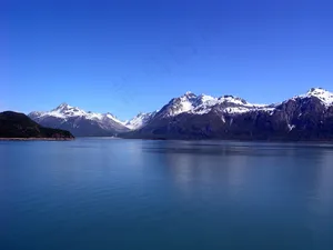 自然景观 大海 雪山图片