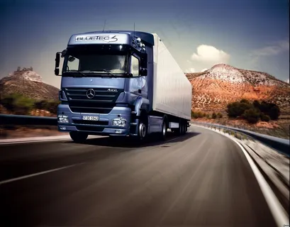 奔驰重卡广告图片 奔驰重卡广告图片