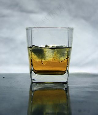 商业酒水自拍图片