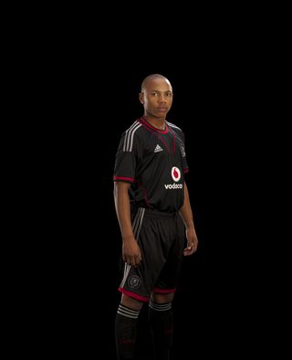 足球俱乐部队服图片