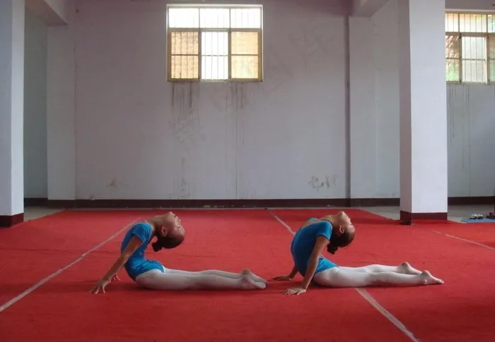 少儿舞蹈基本功(实际像素下不清晰)...