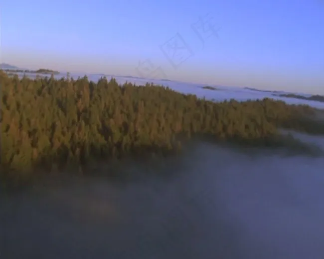 晨曦草原雾气景色视频素材下载