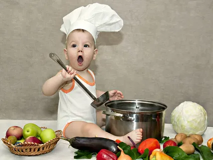 厨师装扮的大人小孩烹饪美食健康家庭情侣亲子素材