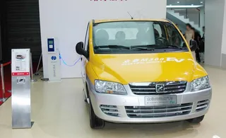 众泰纯电动汽车图片