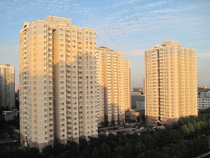 夕阳下的楼房图片