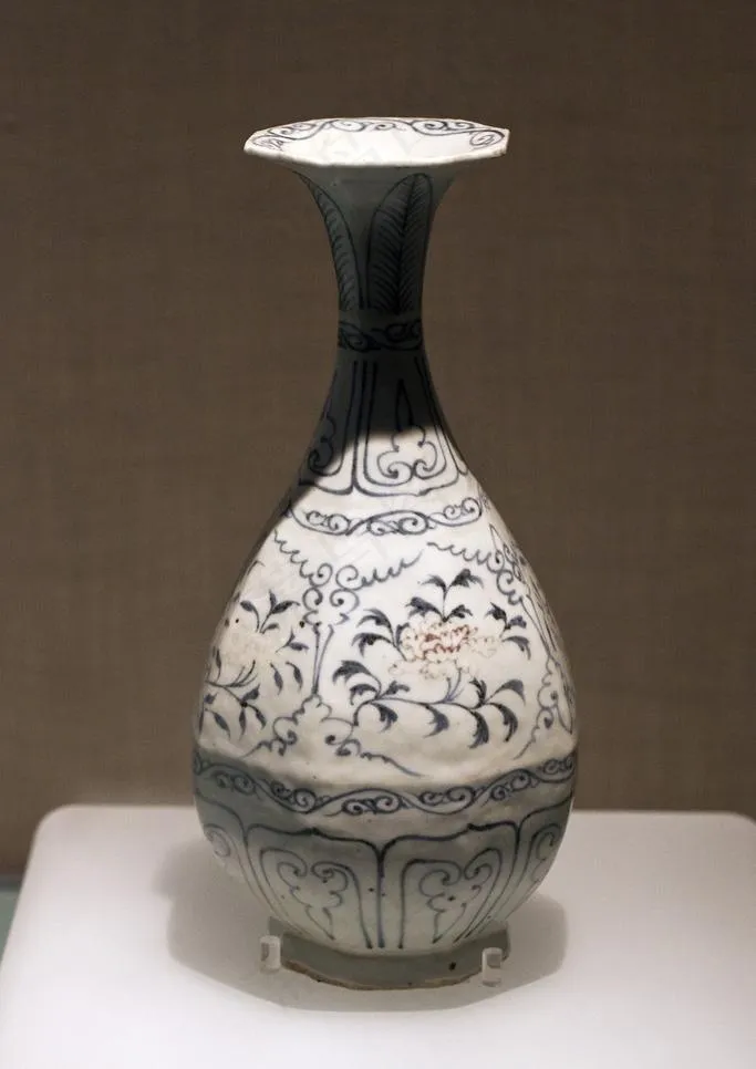 青花釉里红花卉纹八棱形玉壶春瓶