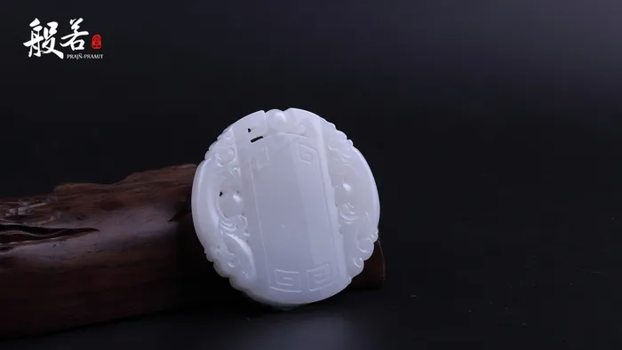 玉化砗磲佩图片