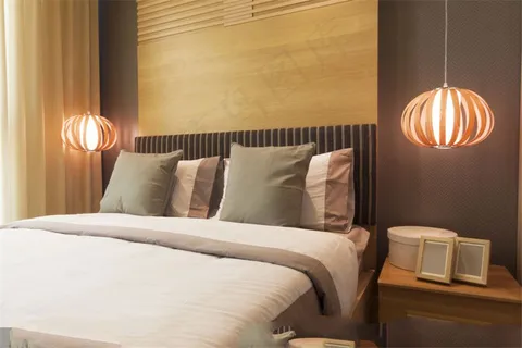 卧室床头摆放的枕头等摄影高清图片 卧室床头摆放的枕头等摄影高清图片