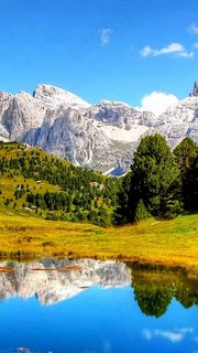 雪山下的湖泊高清摄影图片 雪山下的湖泊高清摄影图片