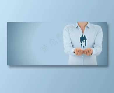 手拿储钱罐金币货币 理财保障商务金融财富增长主题 手拿储钱罐金币货币 理财保障商务金融财富增长主题