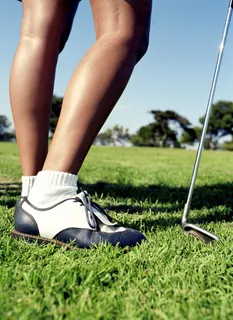 草地上的脚摄影图片 草地上的脚摄影图片