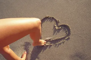 沙滩上的爱心图片