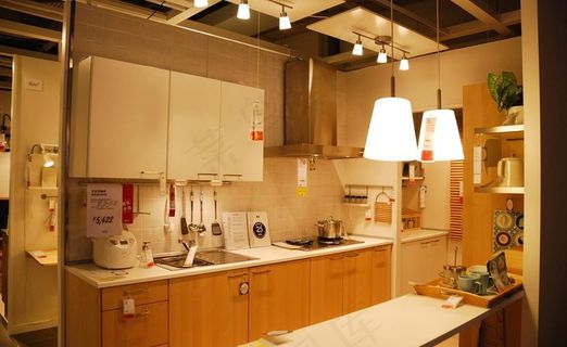 宜家里明亮的厨房图片