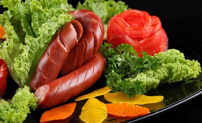 西红柿 黄瓜 生菜 香菜 香肠图片